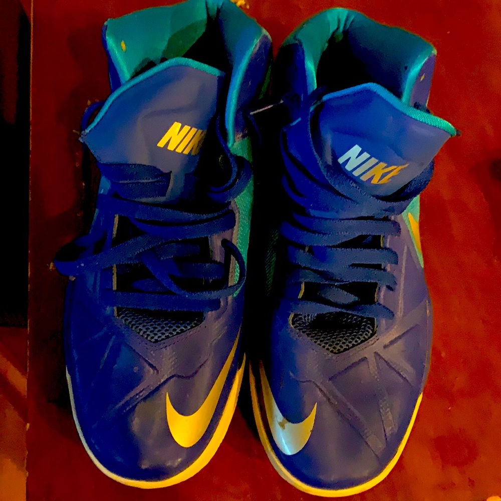 Men’s Nike shoes worn only once